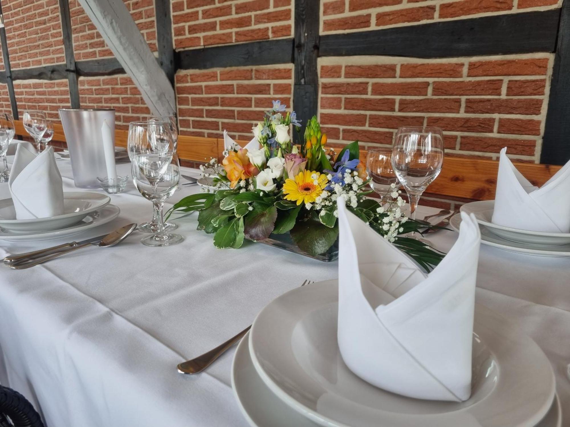 Bennetts Restaurant Und Hotel Wittingen Exterior photo